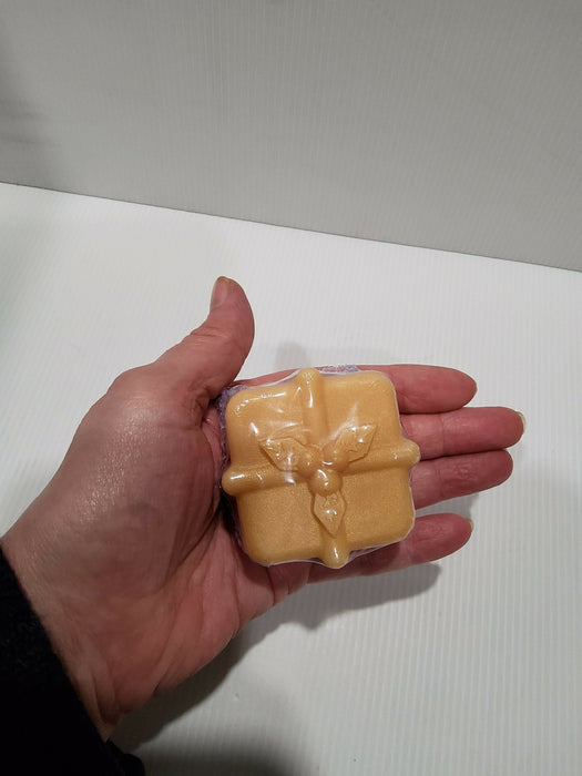 Handmade Soap - Present & Santa - 2 x Soaps - Christmas Gift Bag - Vegan Friendly - AMD Touring
