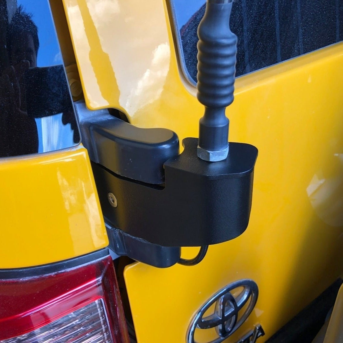 FJ Rear Hinge Aerial Light Mount to suit Toyota FJ Cruiser – Bandi Style - AMD Touring