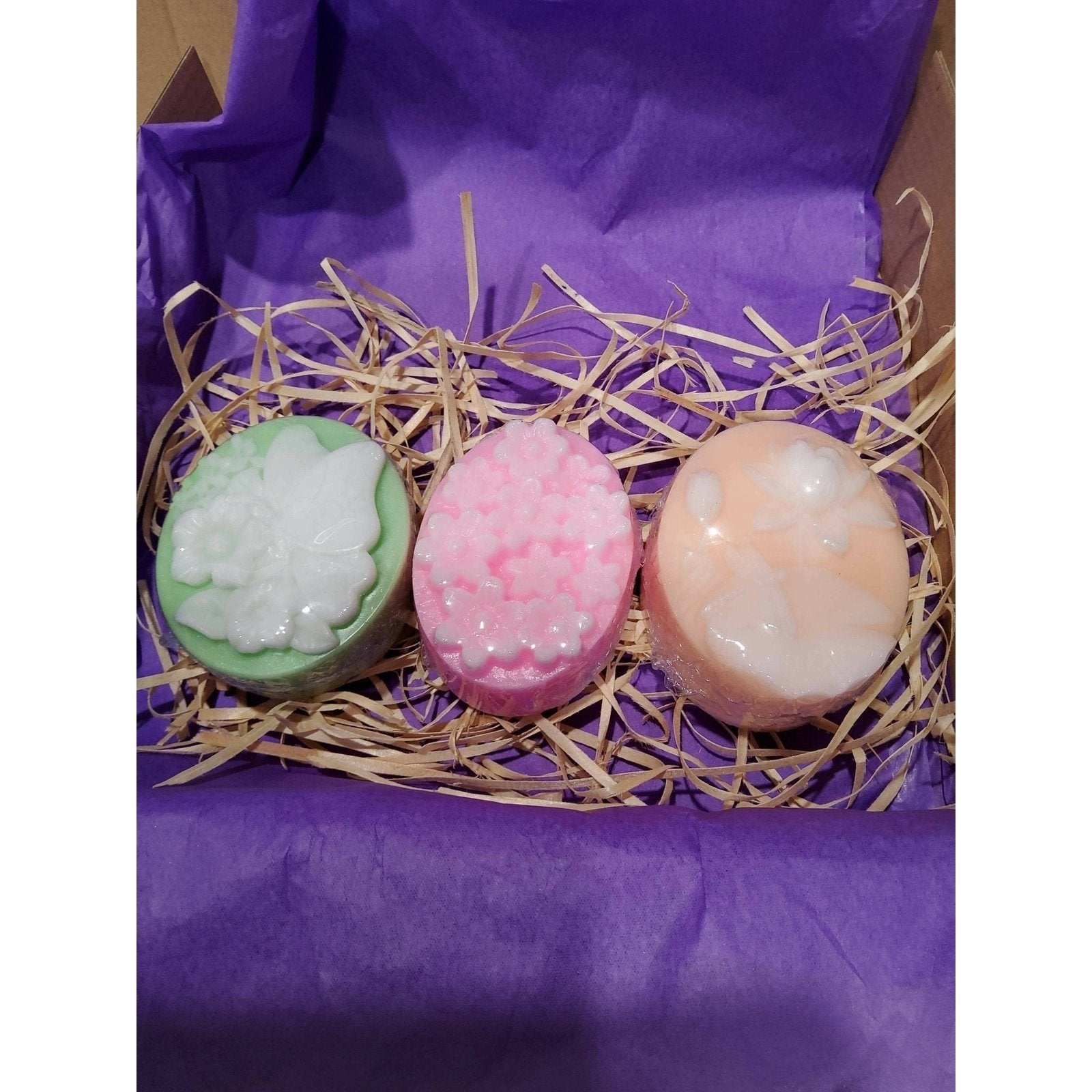 Handmade Soap - Oval - Flowers x 3 Soaps - Giftbox - No Palm Oil - Vegan Friendly - Free Shipping - AMD Touring