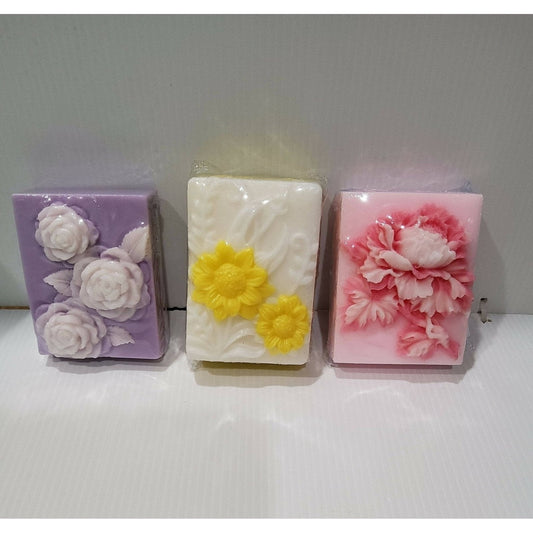 Handmade Soap - Square - Flowers x 3 Soaps - Giftbox - No Palm Oil - Vegan Friendly - Free Shipping - AMD Touring